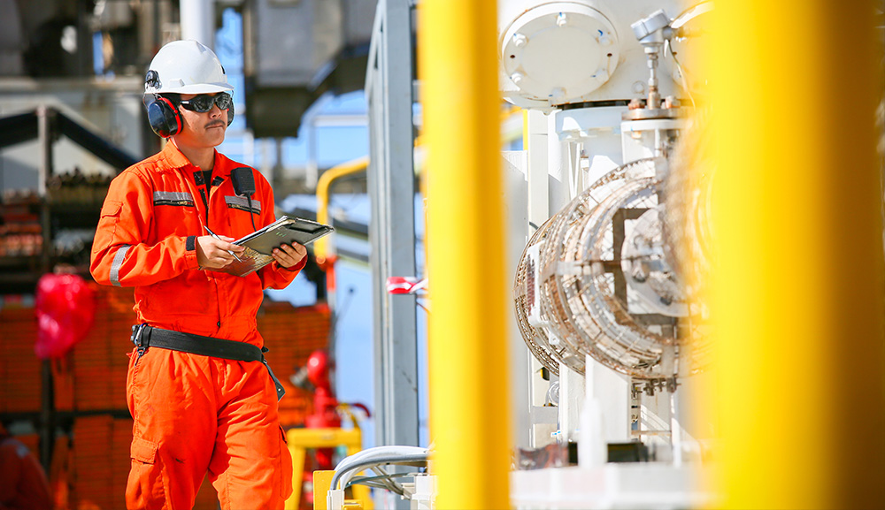 wide_oilworker